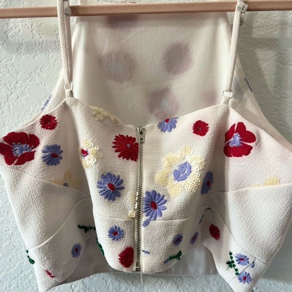 Embroidered floral top - Picture 4 of 8